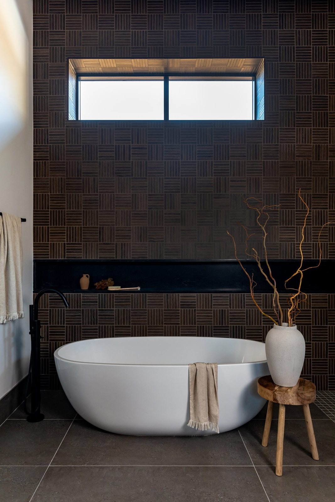 Hillside Reserve primary bath tub